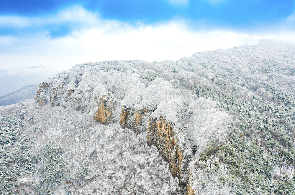 太行龍泉驟降春雪 青山林海銀裝素裹【5】