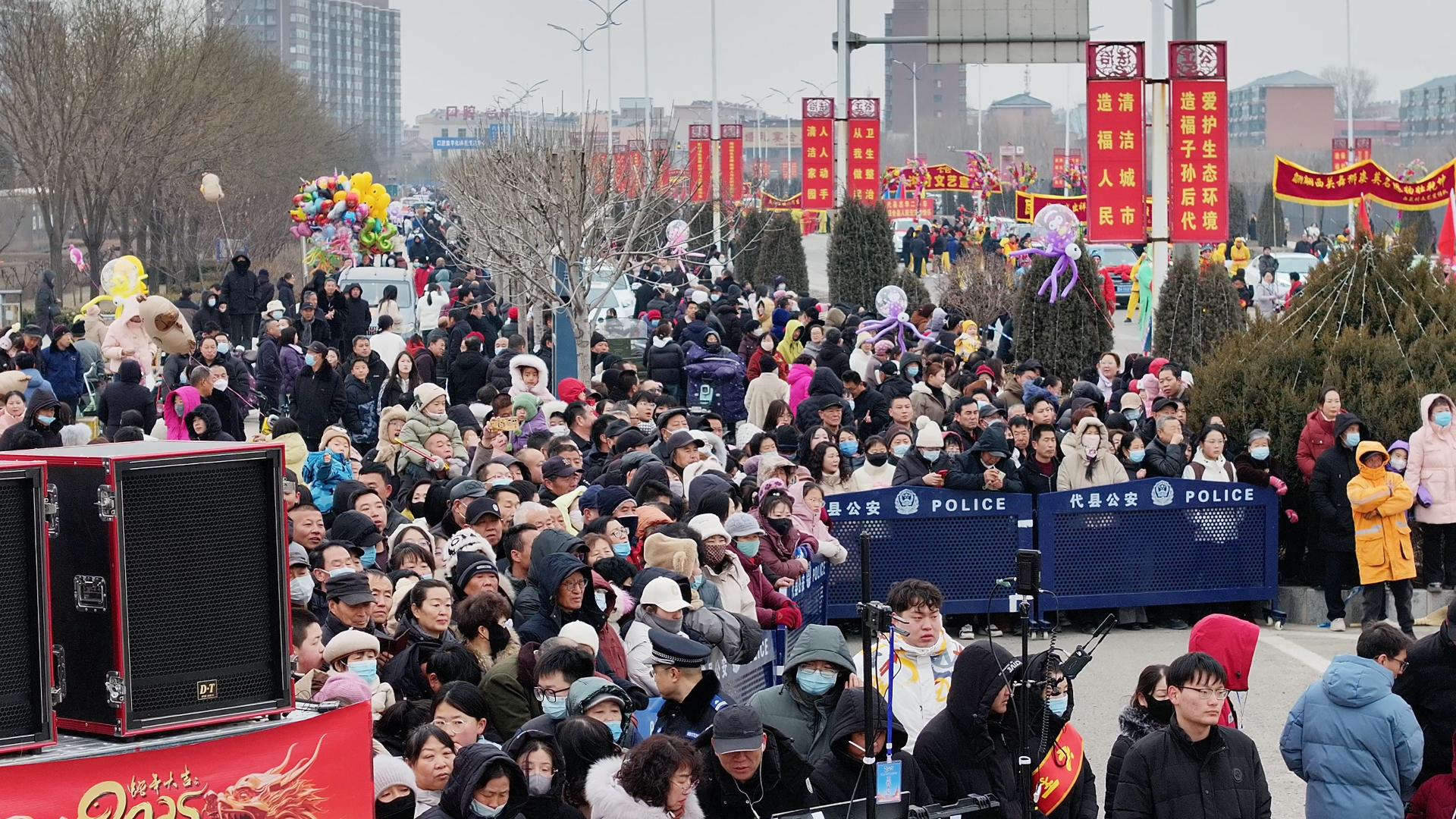 代縣街頭人頭攢動。樊晶璟攝